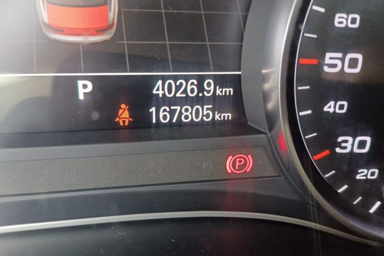 Used Audi A6L 2014 30 FSI Comfort Model Odometer Close Up