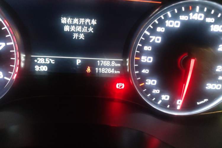 Used Audi A6L 2014 30 FSI Comfort Model Odometer Close Up