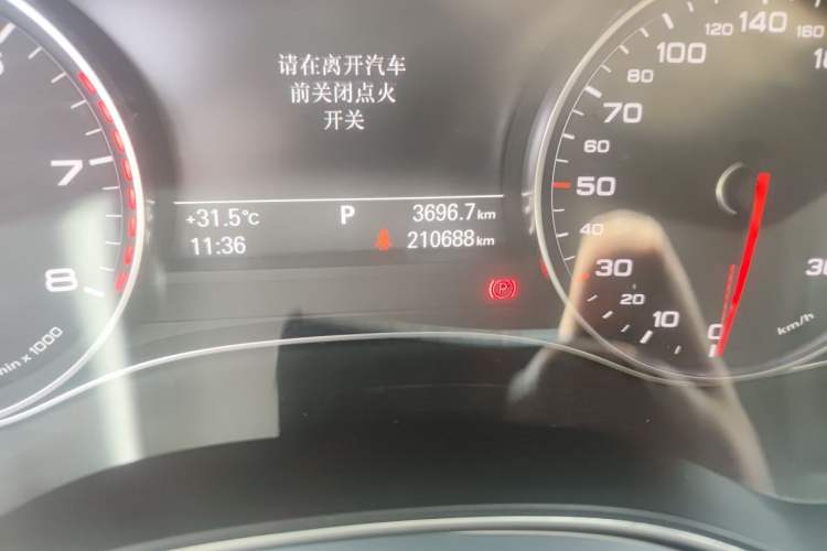 Used Audi A6L 2014 30 FSI Technology Model Odometer Close Up