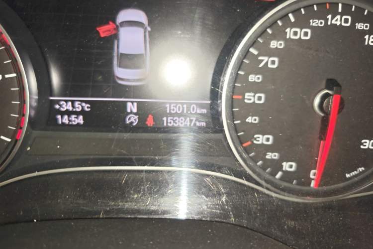 Used Audi A6L 2014 TFSI Standard Model Odometer Close Up