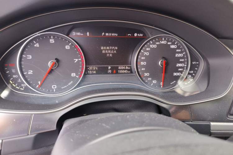 Used Audi A6L 2014 TFSI Standard Model Odometer Close Up