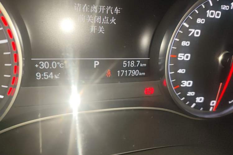 Used Audi A6L 2014 30 FSI Luxury Model Odometer Close Up
