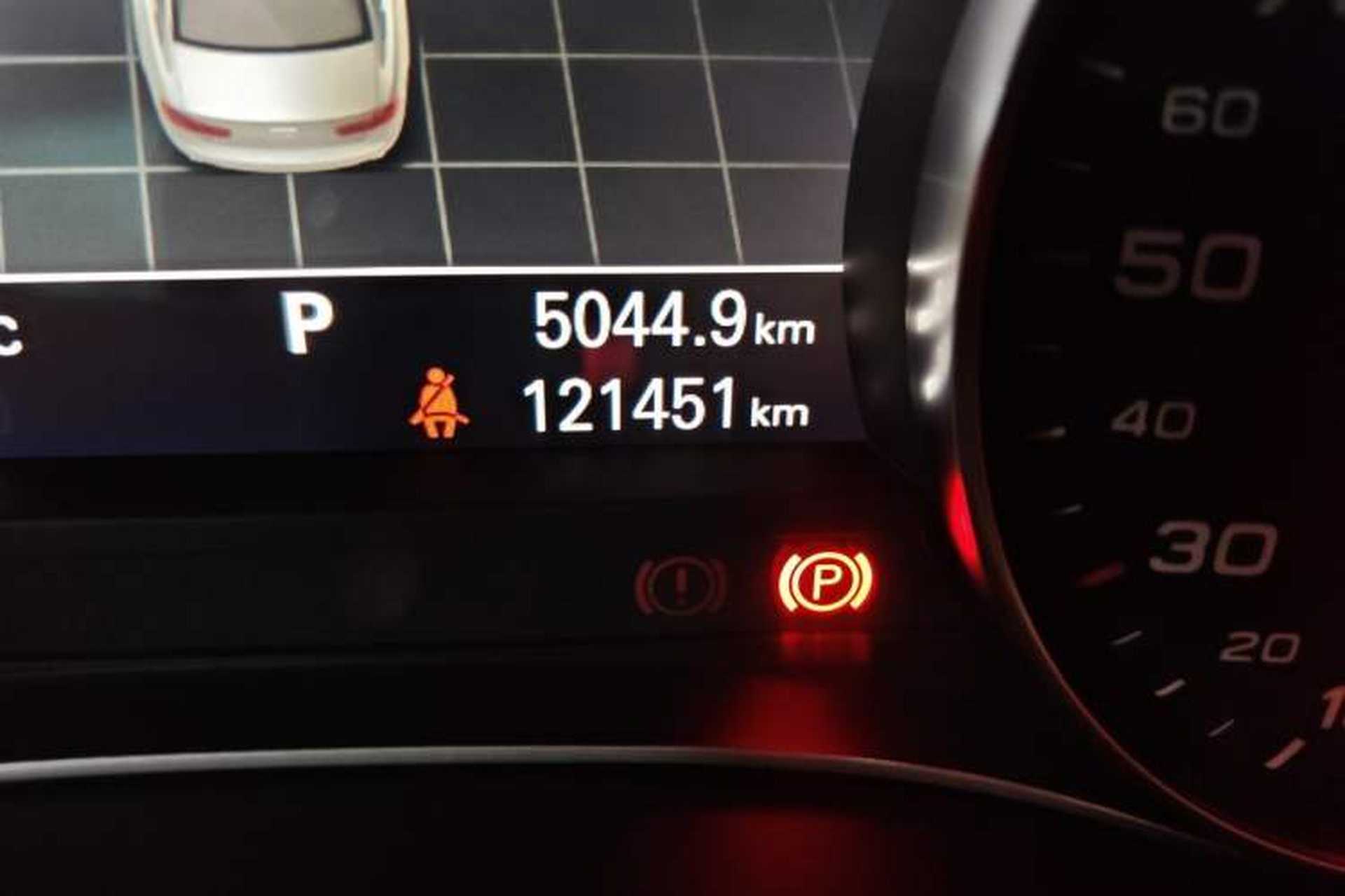 Used Audi A6L 2014 TFSI Standard Model Odometer Close Up