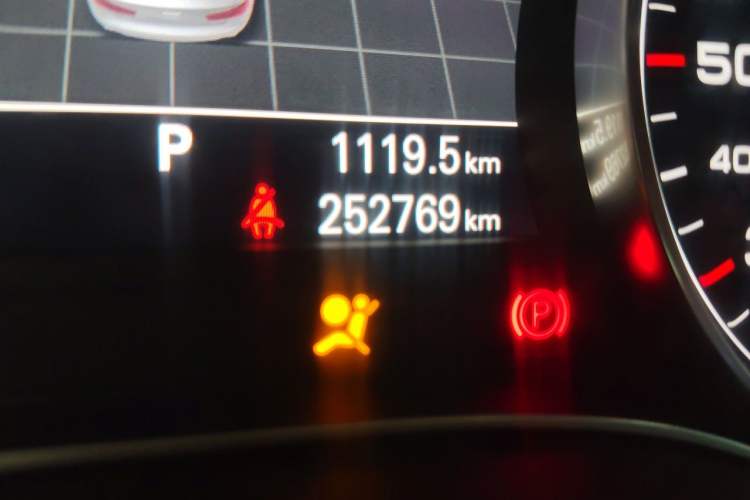 Used Audi A6L 2014 30 FSI Technology Model Odometer Close Up