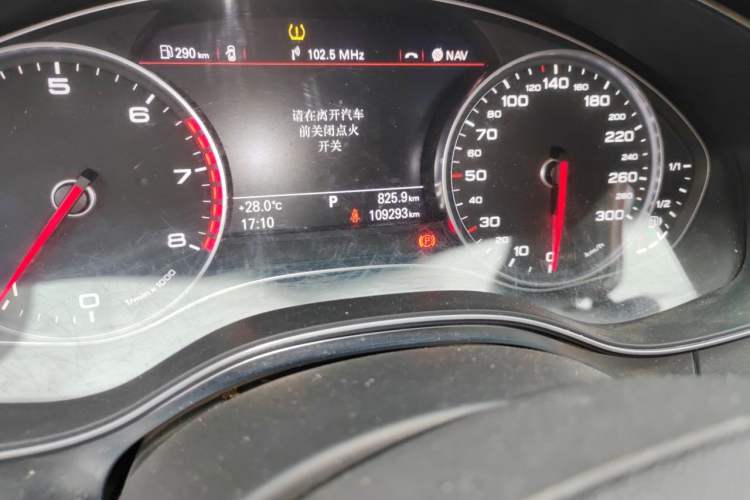 Used Audi A6L 2014 30 FSI Technology Model Odometer Close Up