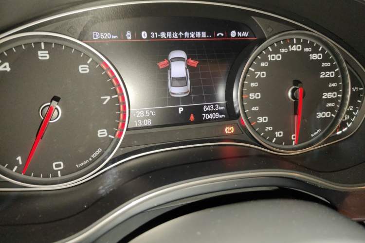 Used Audi A6L 2014 TFSI Standard Model Odometer Close Up