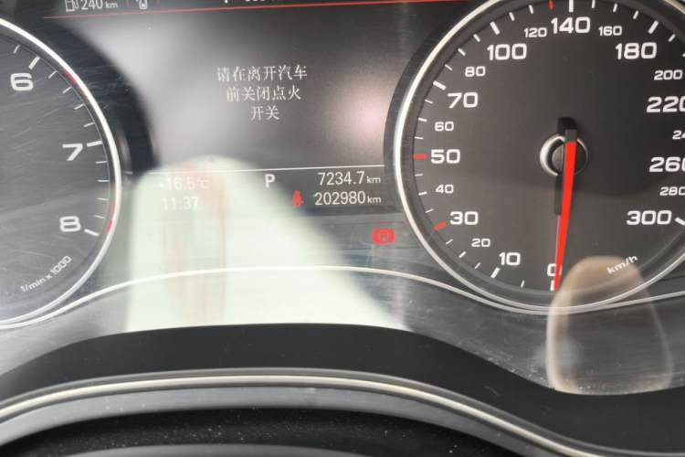 Used Audi A6L 2014 TFSI Comfort Model Odometer Close Up