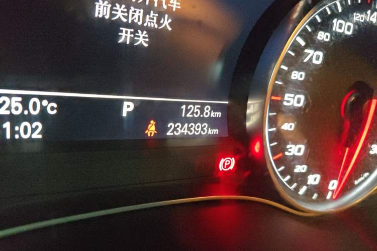 Used Audi A6L 2014 TFSI Standard Model Odometer Close Up