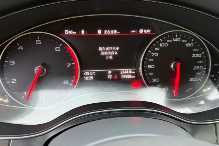 Used Audi A6L 2014 TFSI Standard Model Odometer Close Up