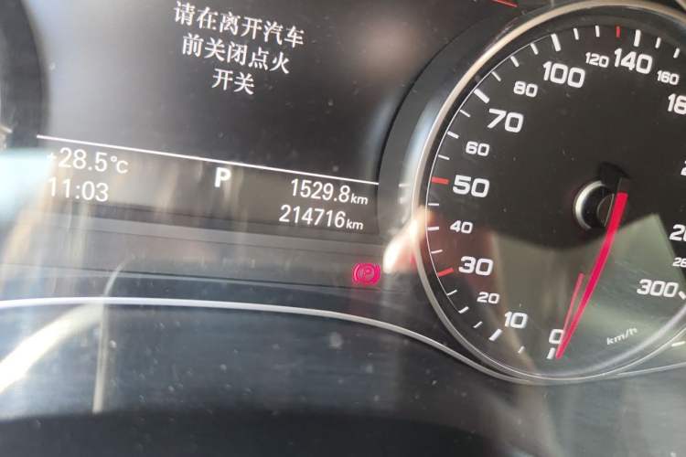 Used Audi A6L 2014 35 FSI quattro Luxury Model Odometer Close Up