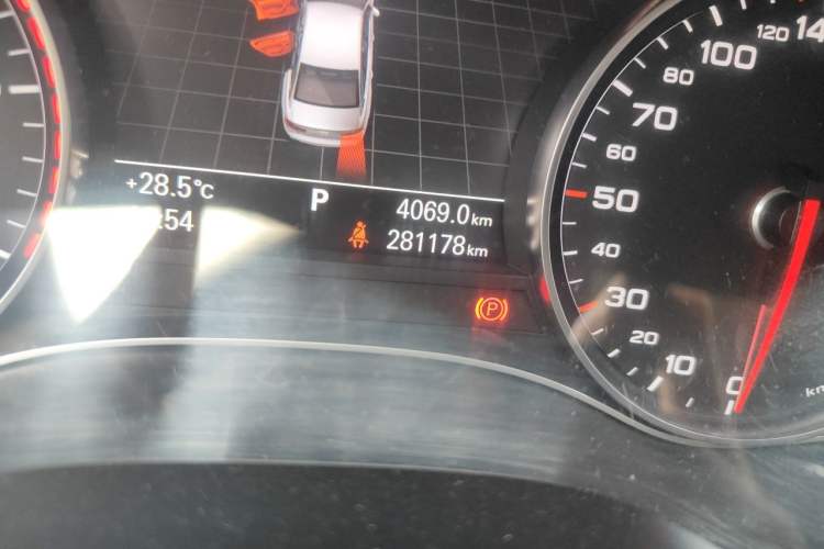 Used Audi A6L 2014 TFSI Standard Model Odometer Close Up