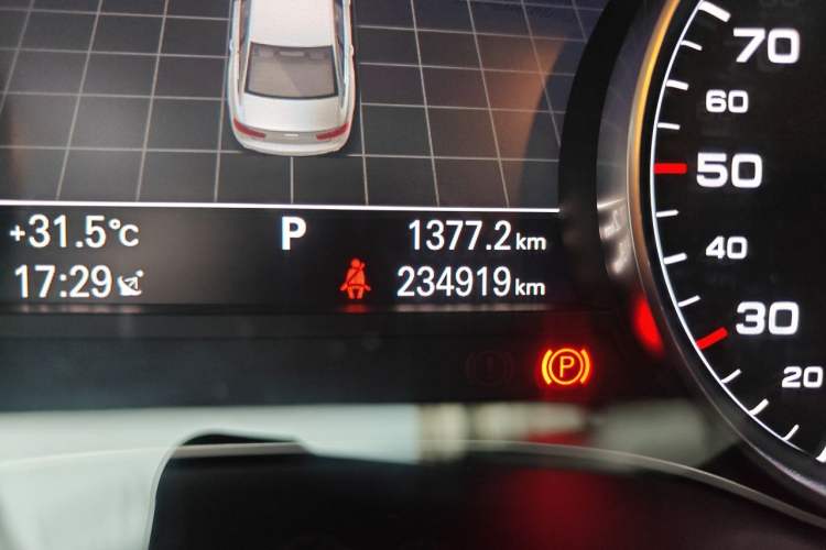 Used Audi A6L 2014 TFSI Standard Model Odometer Close Up