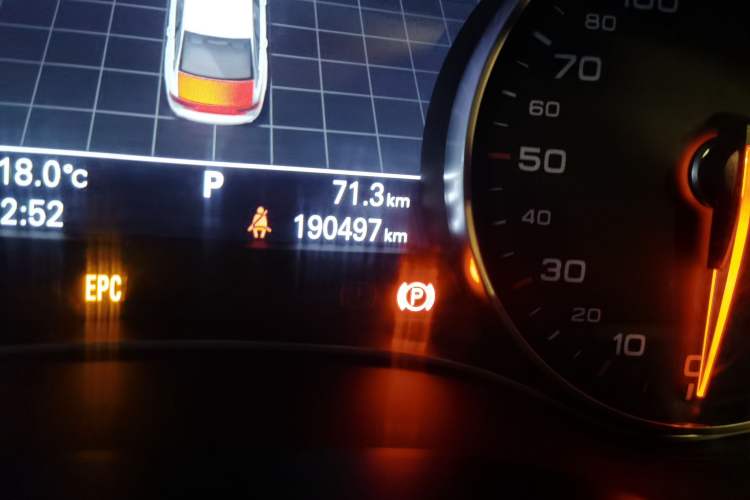 Used Audi A6L 2014 30 FSI Comfort Model Odometer Close Up