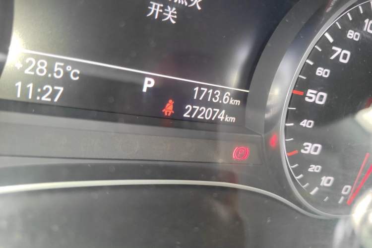 Used Audi A6L 2014 TFSI Standard Model Odometer Close Up