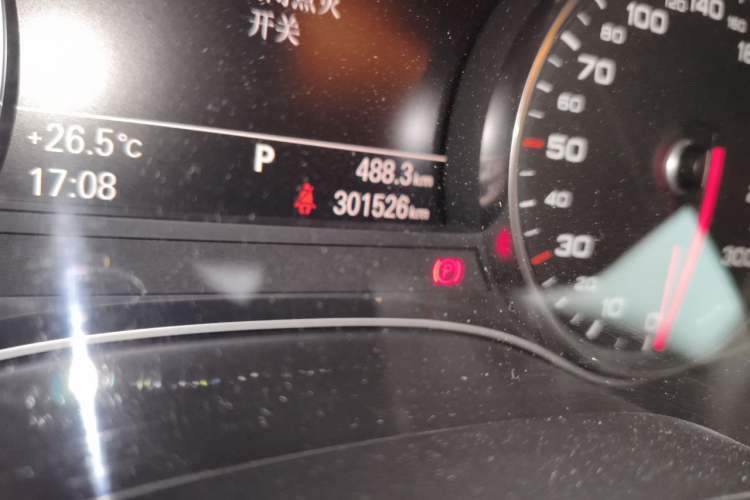Used Audi A6L 2014 30 FSI Comfort Model Odometer Close Up