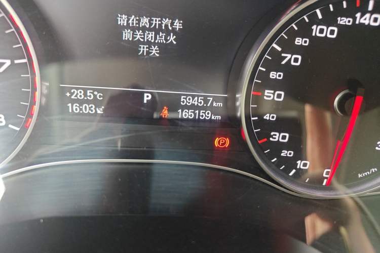 Used Audi A6L 2014 30 FSI Technology Model Odometer Close Up