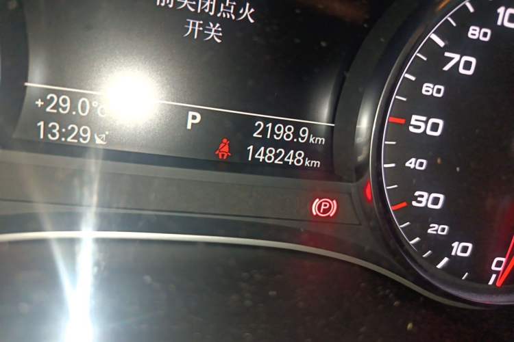 Used Audi A6L 2014 30 FSI Comfort Model Odometer Close Up