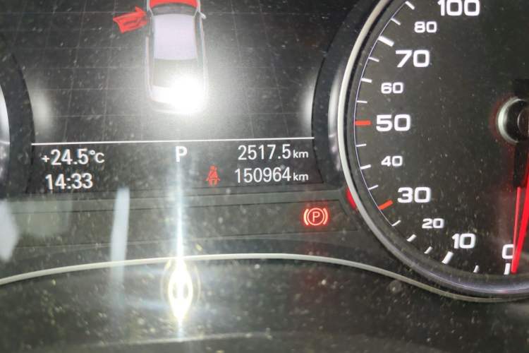 Used Audi A6L 2014 TFSI Standard Model Odometer Close Up