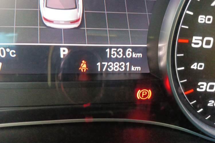Used Audi A6L 2014 30 FSI Comfort Model Odometer Close Up