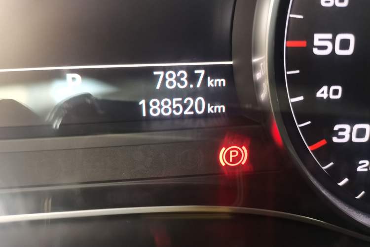 Used Audi A6L 2014 30 FSI Comfort Model Odometer Close Up
