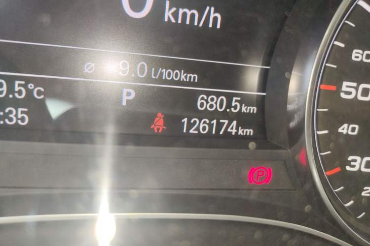 Used Audi A6L 2014 TFSI Standard Model Odometer Close Up