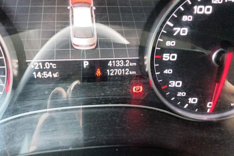 Used Audi A6L 2014 TFSI Standard Model Odometer Close Up