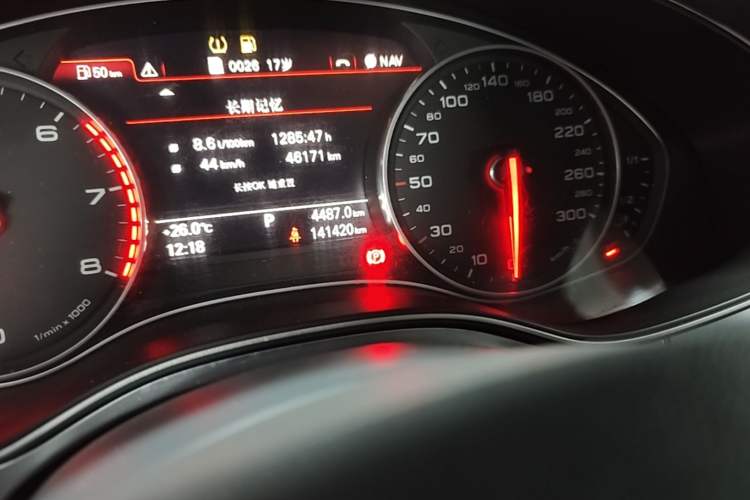 Used Audi A6L 2014 TFSI Standard Model Odometer Close Up