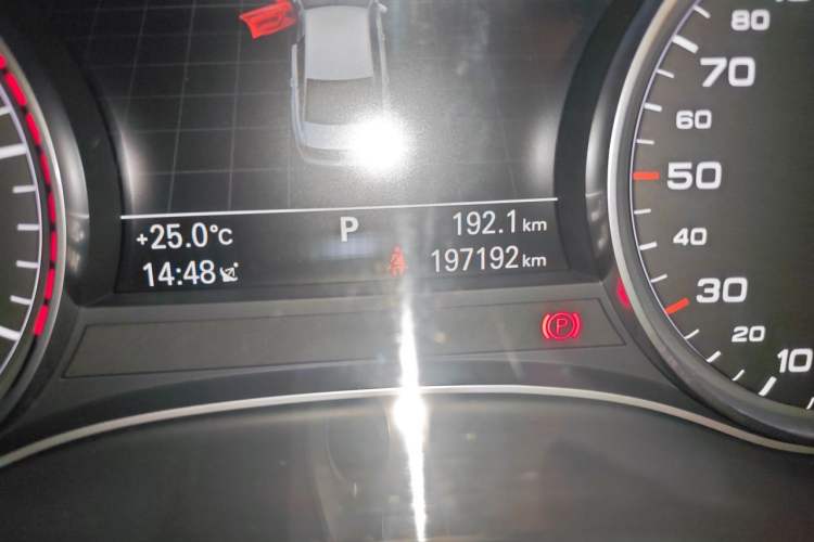 Used Audi A6L 2014 30 FSI Comfort Model Odometer Close Up