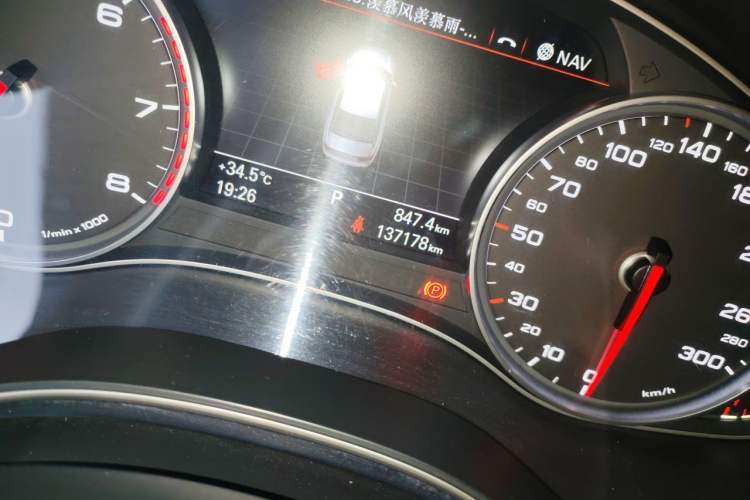 Used Audi A6L 2014 TFSI Standard Model Odometer Close Up