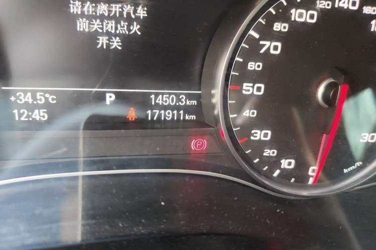 Used Audi A6L 2014 TFSI Standard Model Odometer Close Up