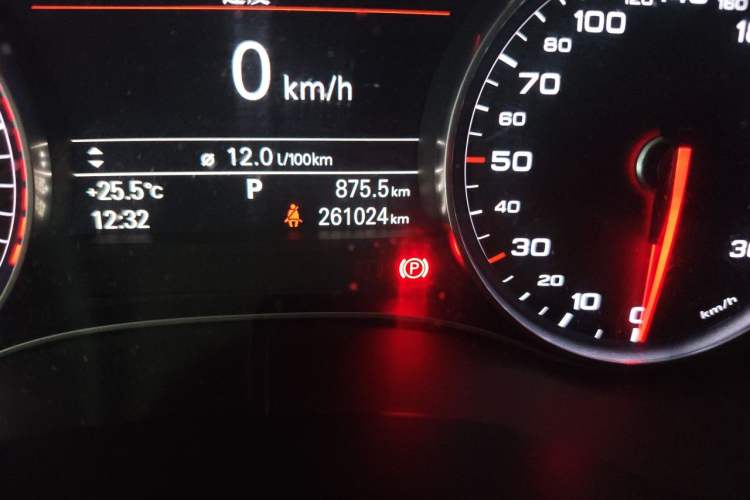 Used Audi A6L 2014 30 FSI Comfort Model Odometer Close Up