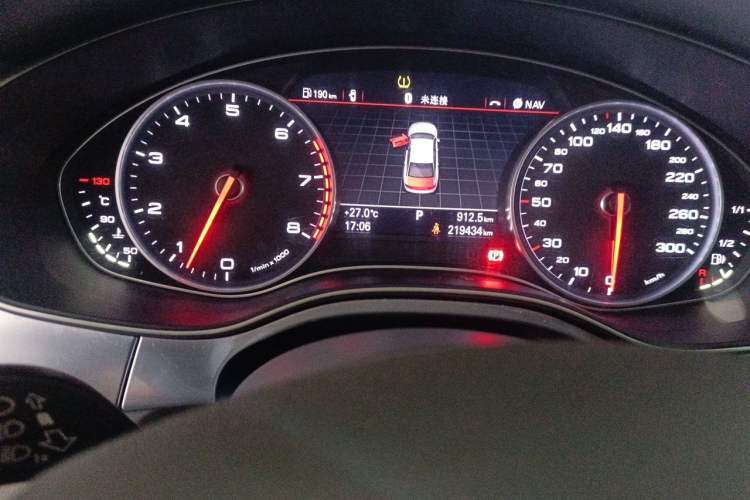 Used Audi A6L 2014 30 FSI Luxury Model Odometer Close Up