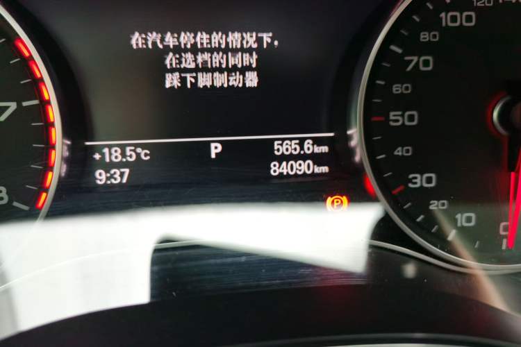Used Audi A6L 2014 30 FSI Comfort Model Odometer Close Up