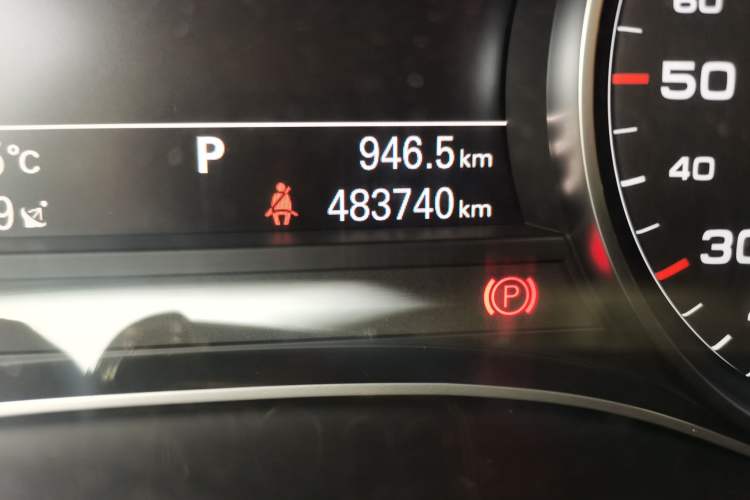 Used Audi A6L 2014 30 FSI Technology Model Odometer Close Up