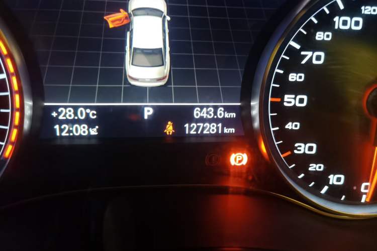 Used Audi A6L 2014 TFSI Standard Model Odometer Close Up