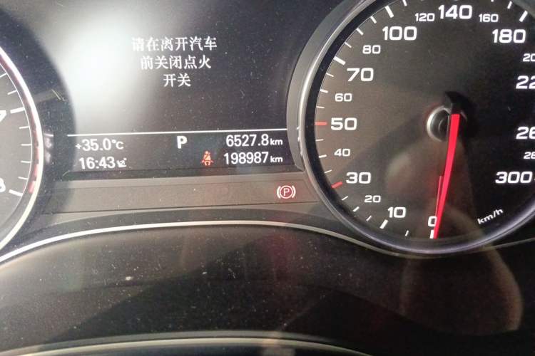 Used Audi A6L 2014 TFSI Comfort Model Odometer Close Up