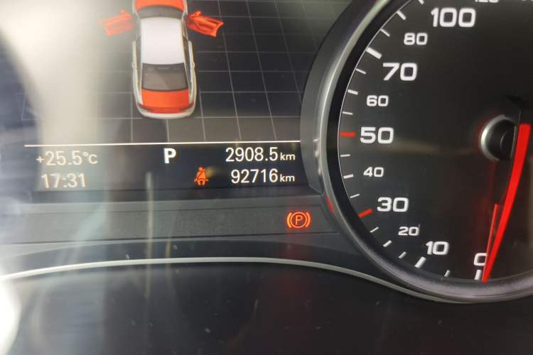 Used Audi A6L 2014 TFSI Standard Model Odometer Close Up