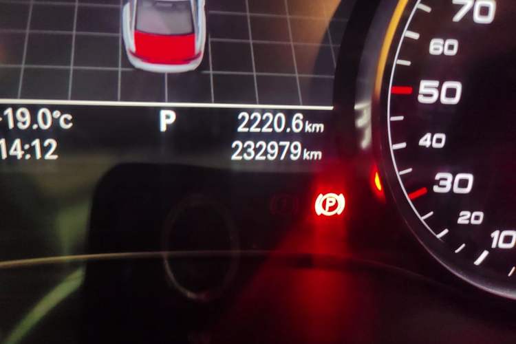 Used Audi A6L 2014 TFSI Standard Model Odometer Close Up