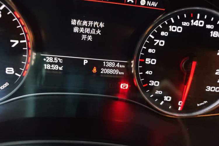 Used Audi A6L 2014 TFSI Standard Model Odometer Close Up