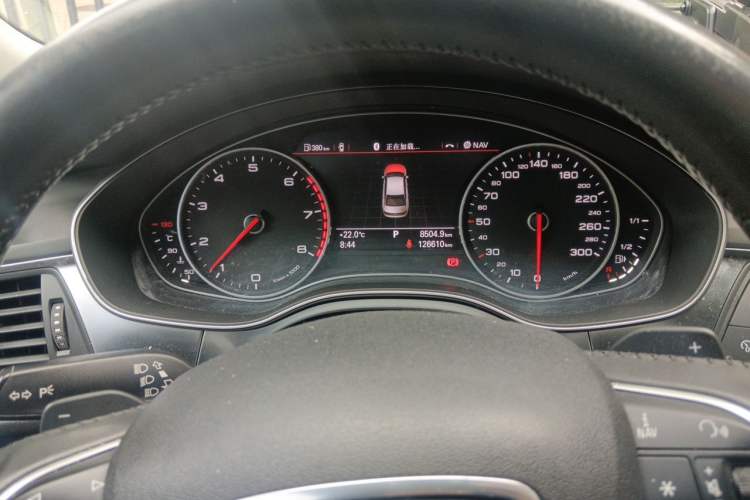 Used Audi A6L 2014 TFSI Standard Model Odometer Close Up