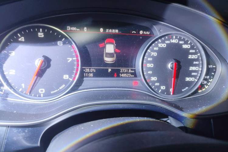 Used Audi A6L 2014 30 FSI Comfort Model Odometer Close Up