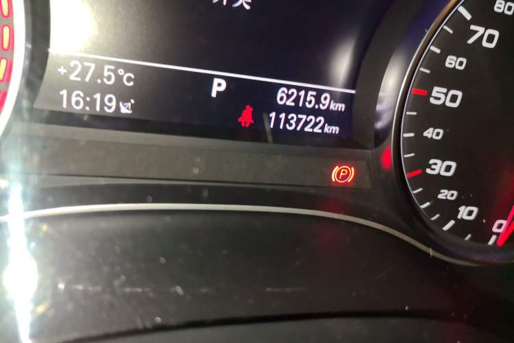 Used Audi A6L 2014 TFSI Standard Model Odometer Close Up