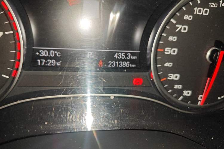 Used Audi A6L 2014 30 FSI Technology Model Odometer Close Up