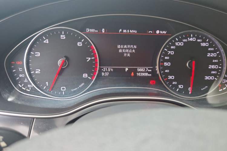 Used Audi A6L 2014 30 FSI Comfort Model Odometer Close Up