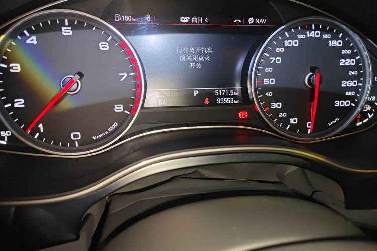 Used Audi A6L 2014 TFSI Standard Model Odometer Close Up