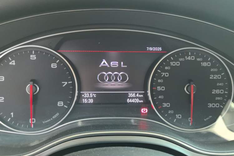Used Audi A6L 2014 30 FSI Luxury Model Odometer Close Up