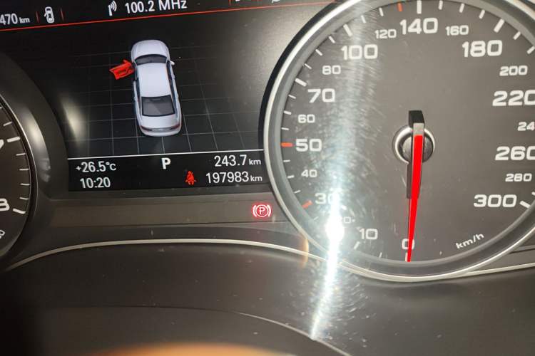 Used Audi A6L 2014 30 FSI Luxury Model Odometer Close Up