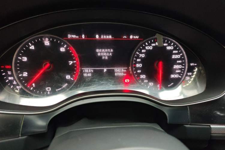 Used Audi A6L 2014 TFSI Standard Model Odometer Close Up