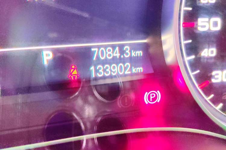 Used Audi A6L 2014 30 FSI Technology Model Odometer Close Up