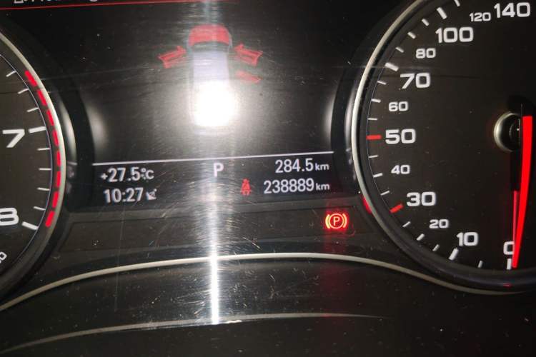 Used Audi A6L 2014 35 FSI Comfort Version Odometer Close Up